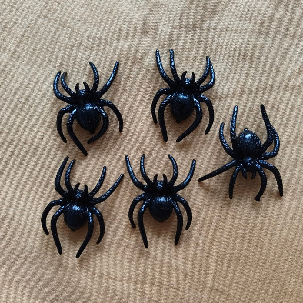 5 Pcs Small Fake Black Plastic Spiders - 4 x 3cm